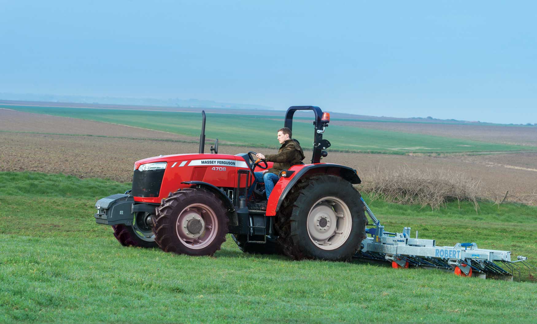 El MF 4700, el nuevo 'tractor global' de la marca