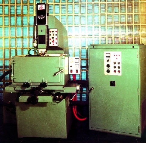 Mquina de electroerosin por penetracin ONA BA IRU, primera mquina de electroerosin ONA con generador transistorizado (1967)...