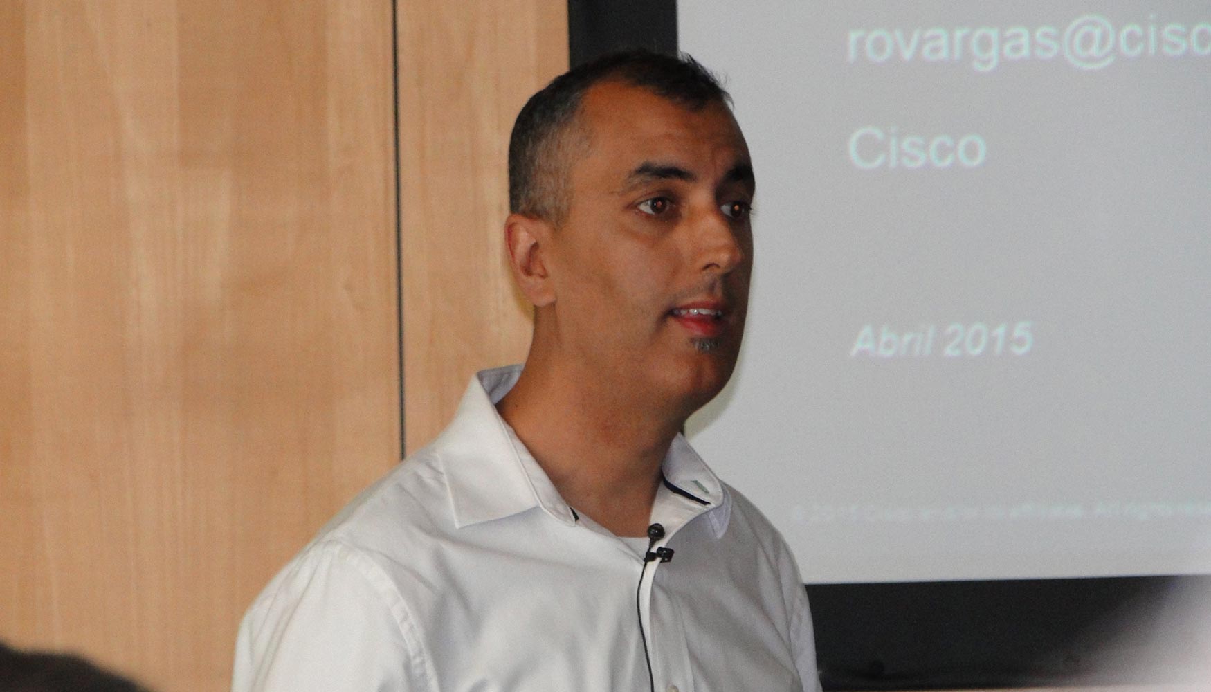Romn Vargas, ingeniero de Seguridad de Cisco, durante su ponencia