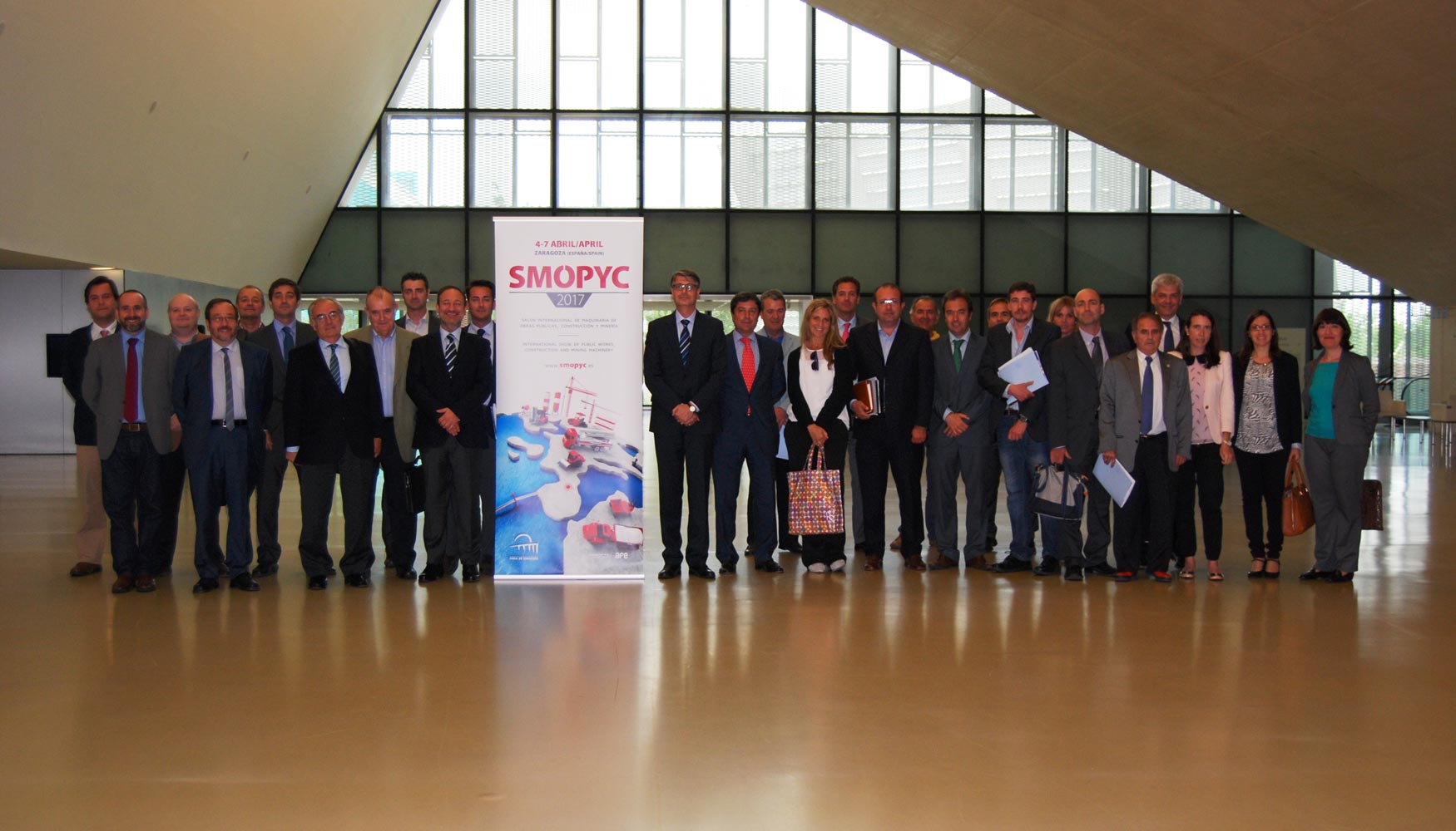 Foto de grupo con los miembros del Comit Organizador de Smopyc 2017