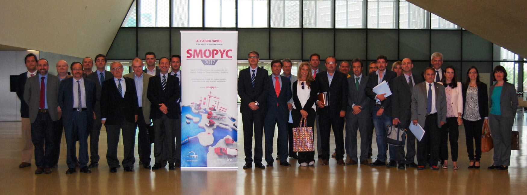 Foto de grupo con los miembros del Comit Organizador de Smopyc 2017