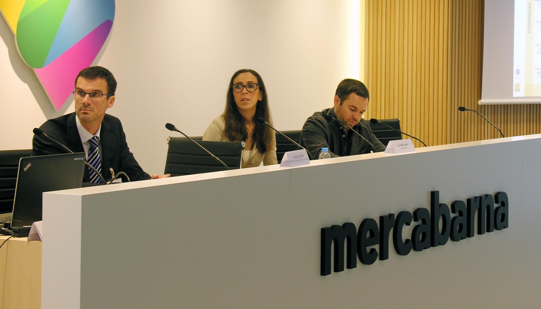 Pablo Vilanova, director de Estrategia y Marketing de Mercabarna, y Mara Labat y Jordi Vidal, copropietarios de La Foodieteca...
