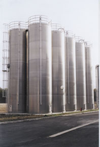 El almacenami-ento en silos mejora los flujos del material