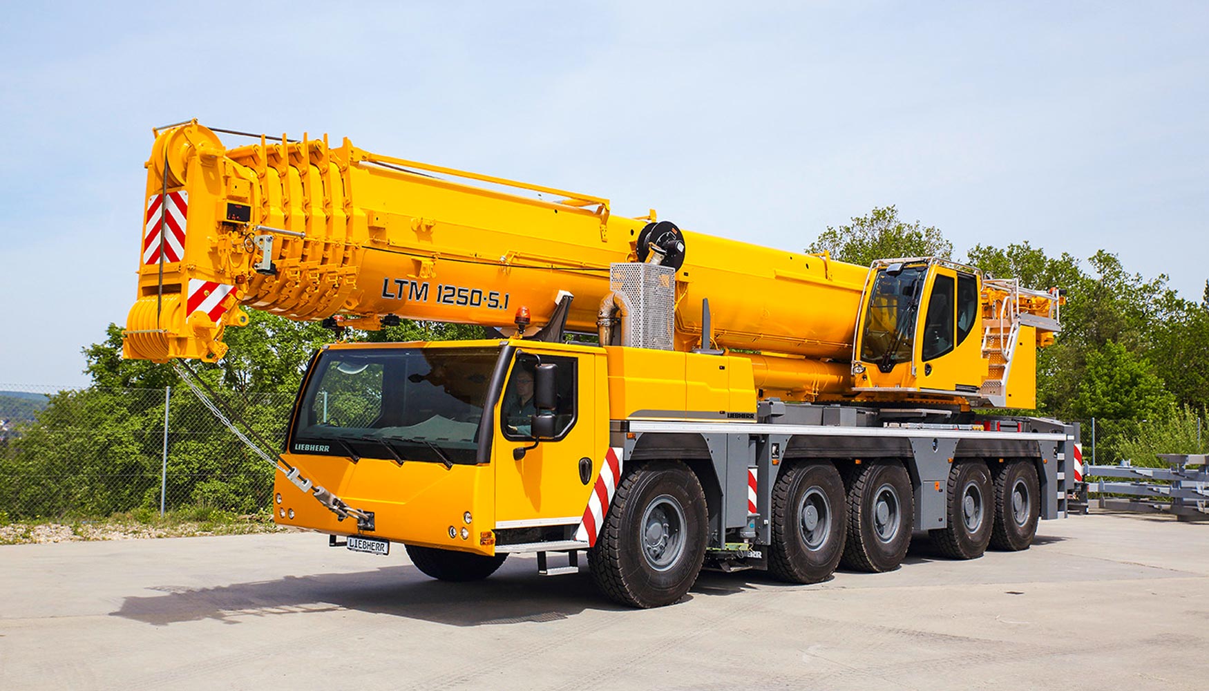 Liebherr presenta la nueva LTM -5.1 en las Jornadas del Cliente .