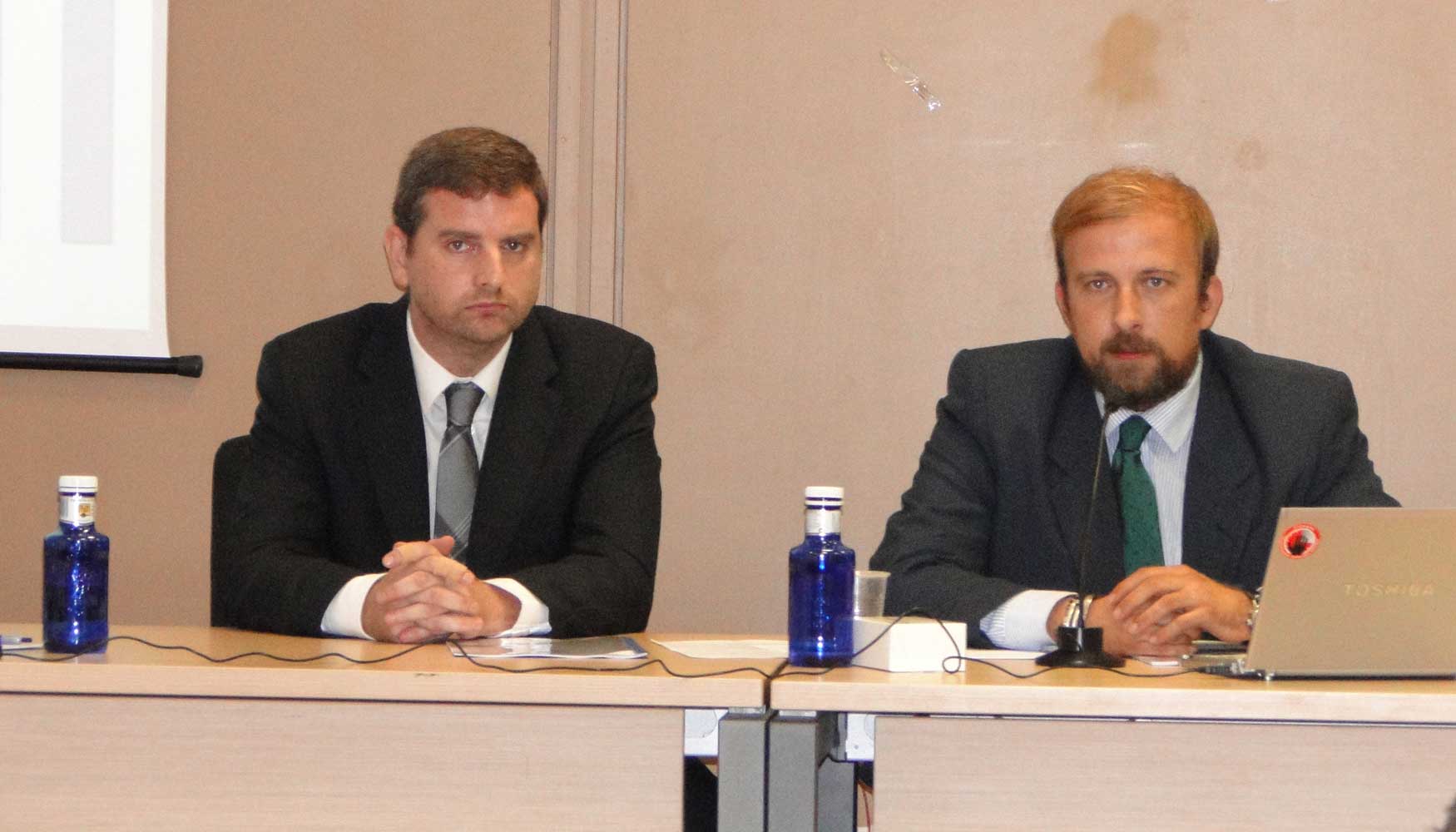 De izquierda a derecha: Sergio Serrano y Benjamn Bentura, del Departamento Tcnico de Anmopyc
