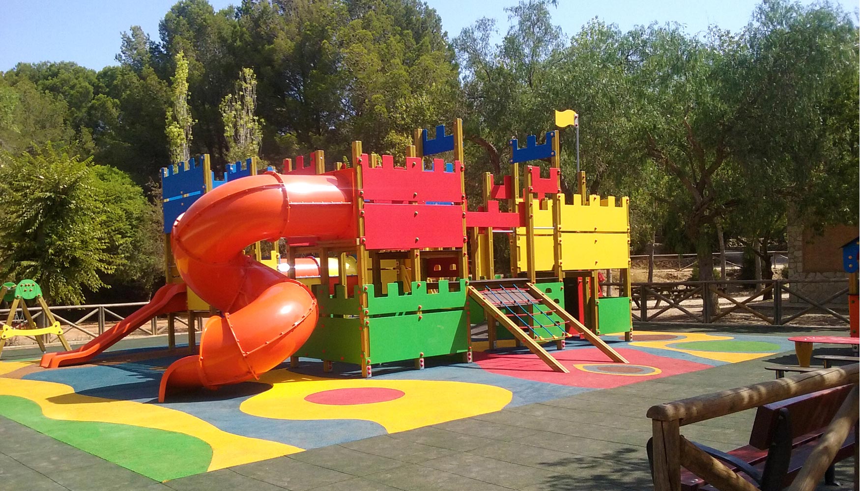 Nueva zona de juegos en el parque Pinosol de Jvea
