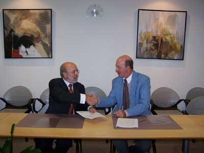 Momento de la firma del acuerdo