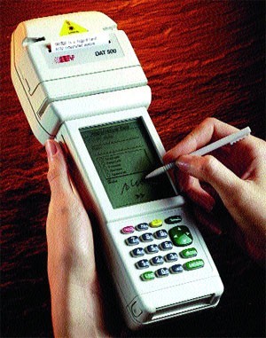Ordenador porttil presentando en Cebit 2002 por 4P Mobile Data