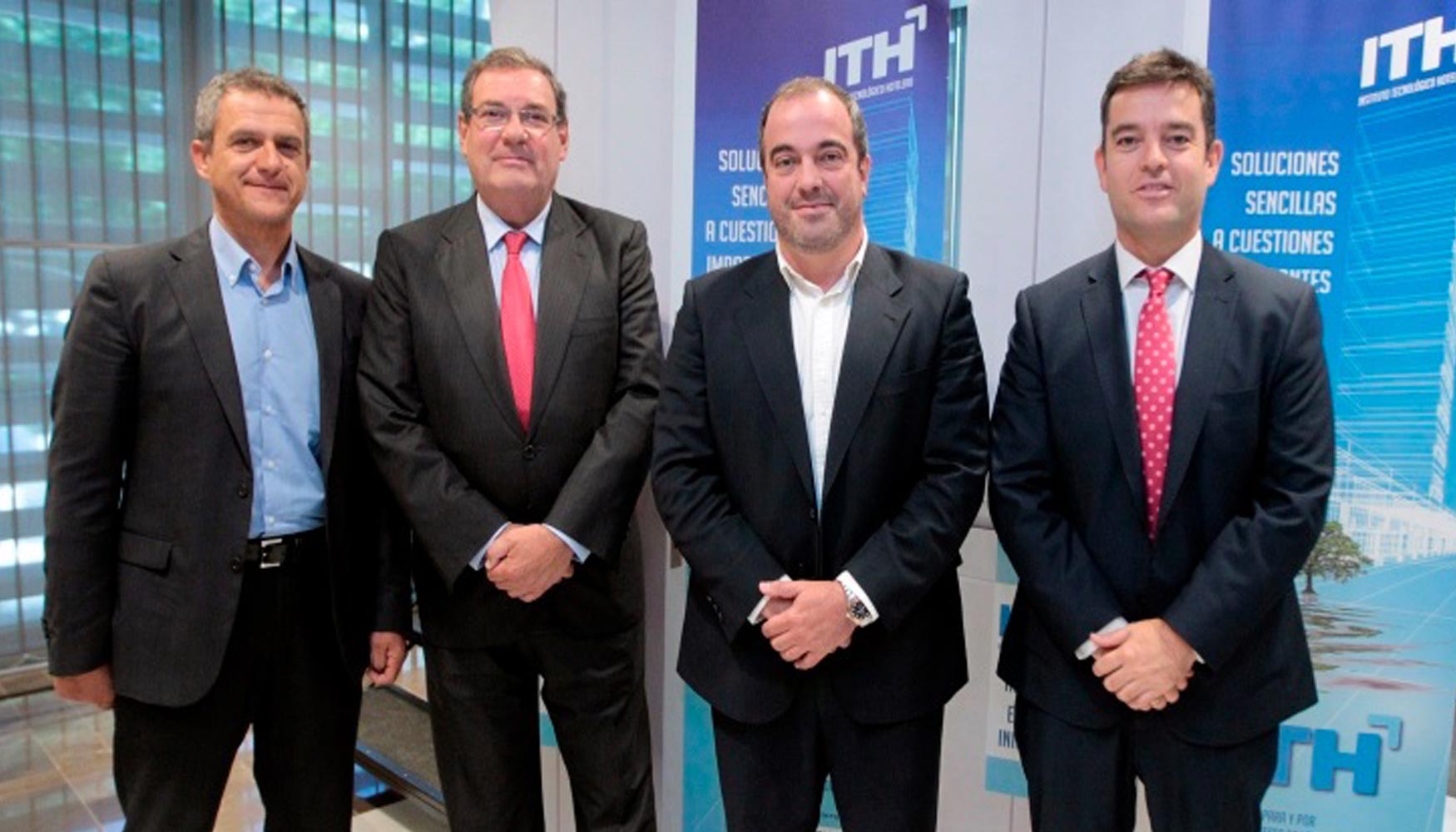 Javier Alonso, director de ventas zona centro de Girbau, Juan Molas, presidente de ITH, Juan Ruiz, country manager Espaa de Girbau...