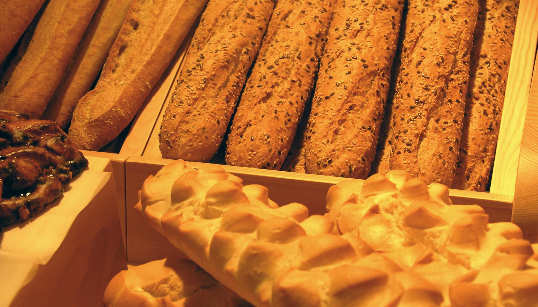 Algunas de las variedades ms demandadas durante el periodo estival por los visitantes extranjeros son el pan integral, pan francs, pan de centeno...