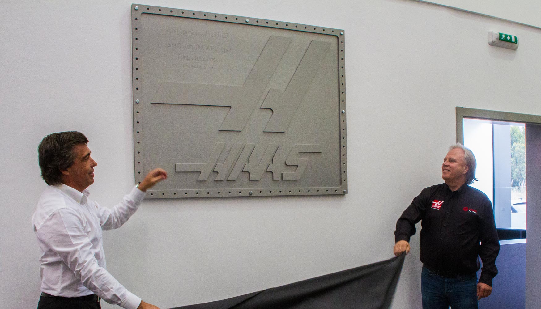 Carlos Vilas-Boas. director general de Haas Portugal, y Gene Haas, fundador de Haas Automation Inc...