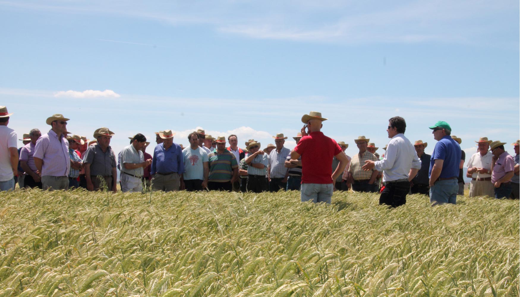 Jesus Alonso durante su explicacin a los agricultores de Altable (Burgos)