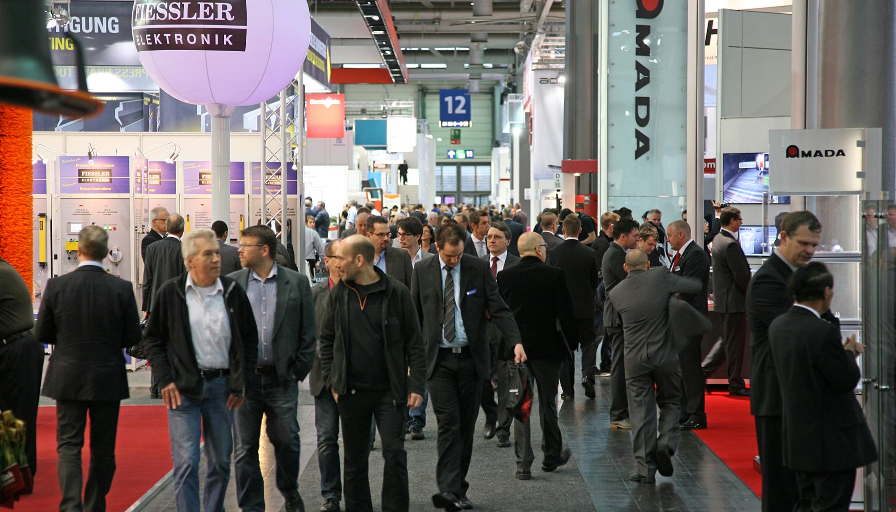 EuroBLECH 2014 congreg a 1.573 expositores de 38 pases en un espacio neto de 86.500 m2 y 59.618 visitantes comerciales de 105 pases...