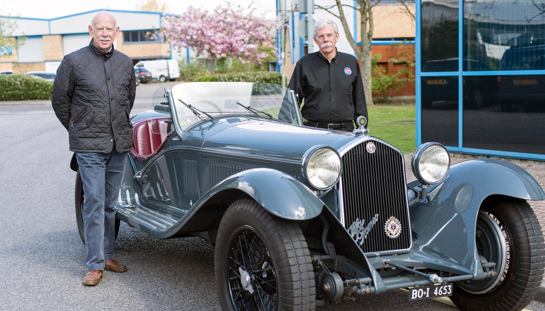 Paul Gregory, propietario del Alfa Romeo 8C, y Jim Stokes, fundador y CEO de Jim Stokes Workshops Ltd