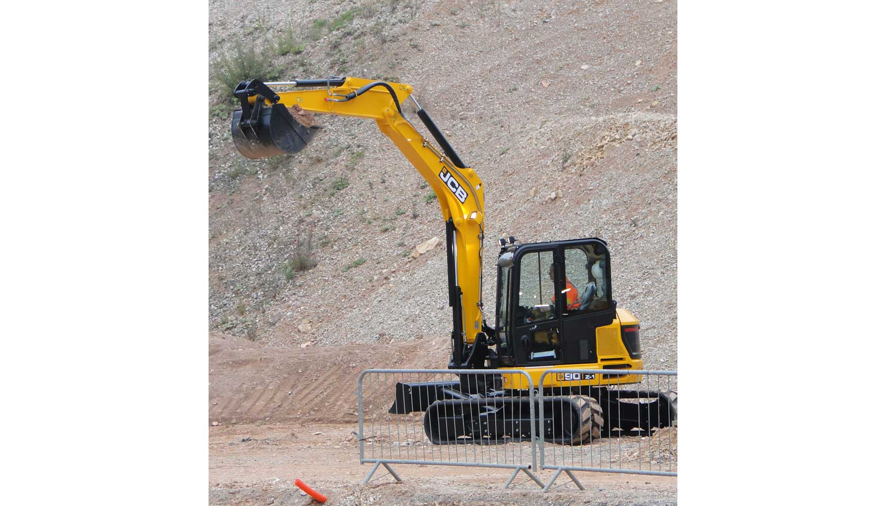 El equipo de excavacin ms largo proporciona a la 90Z-1 una profundidad mxima de excavacin de 4.153 mm, una altura de descarga de 5...