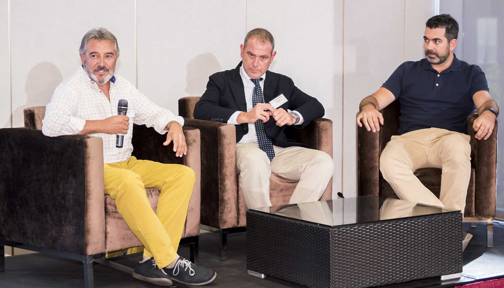 De izquierda a derecha: Fabin Alcudia, presidente de Aedt, Pablo Budia, presidente de Aeded, y Daniel Anka, presidente de Anka Demoliciones...