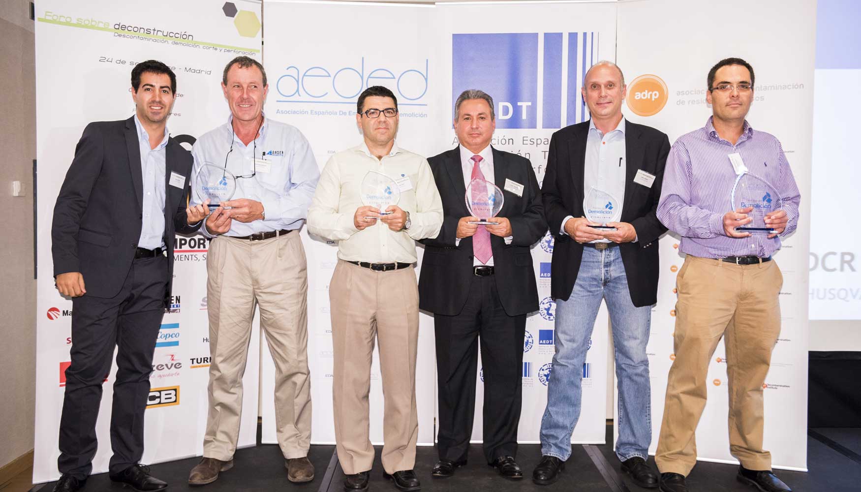 Foto de grupo con los nominados al Premio de demolicin 2015 al mejor producto