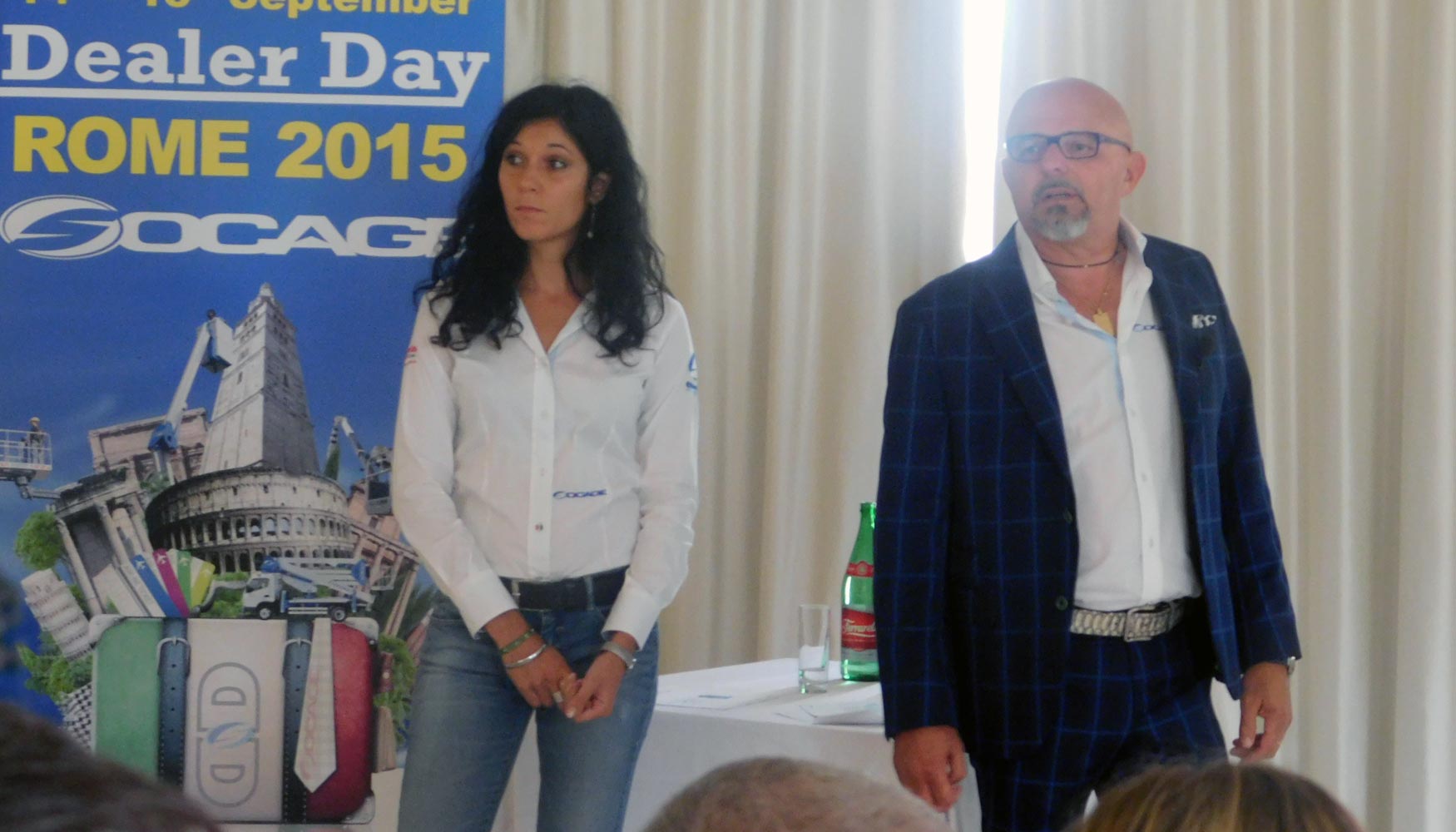 Fiorenzo Flisi contestando a las preguntas de los invitados sobre las novedades que se presentaron en el Dealer Day