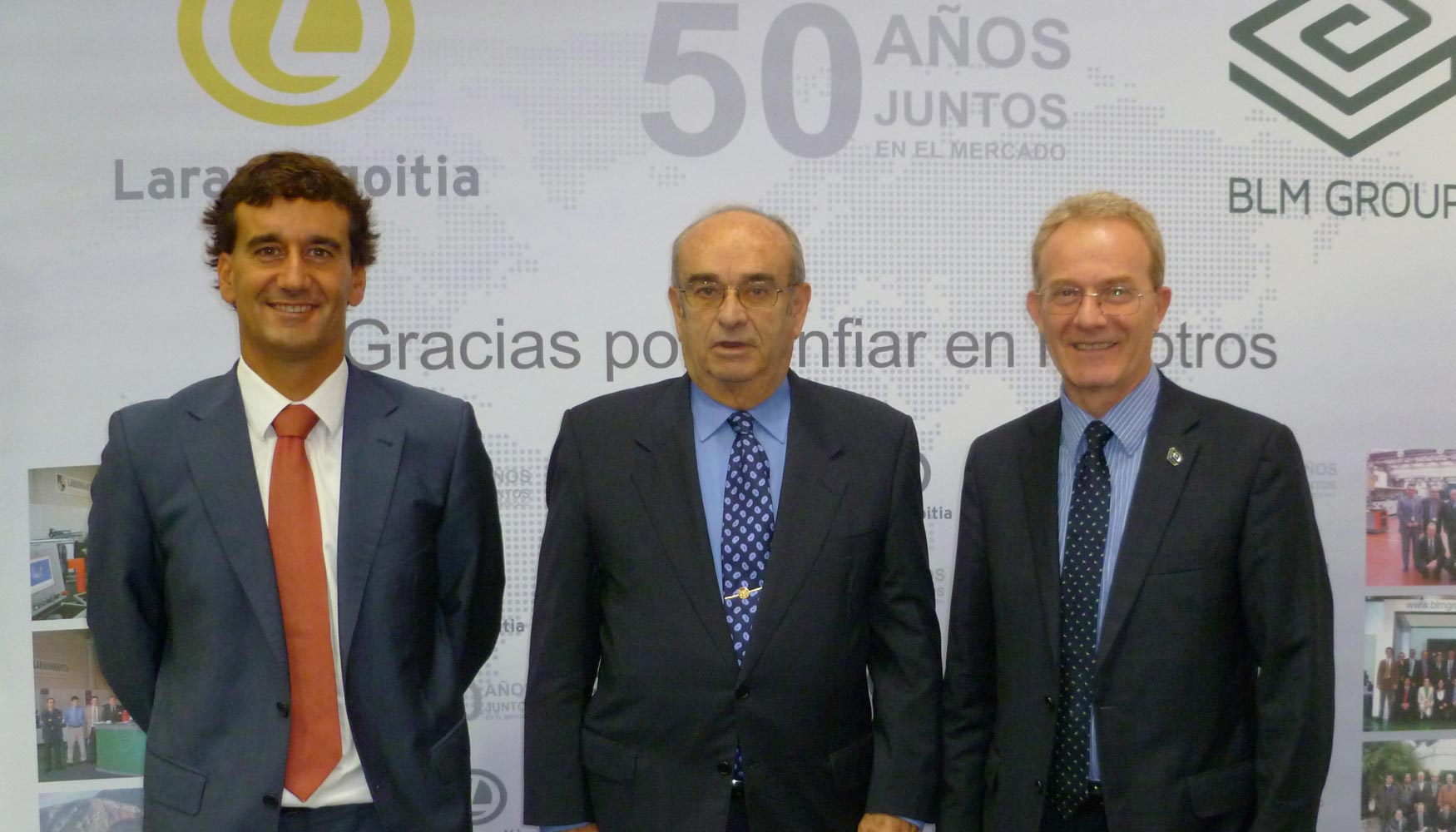 Gorka y Txetxu Laraudogoitia, con Giorgio Sironi, responsable de ventas de BLM Group para el mercado espaol