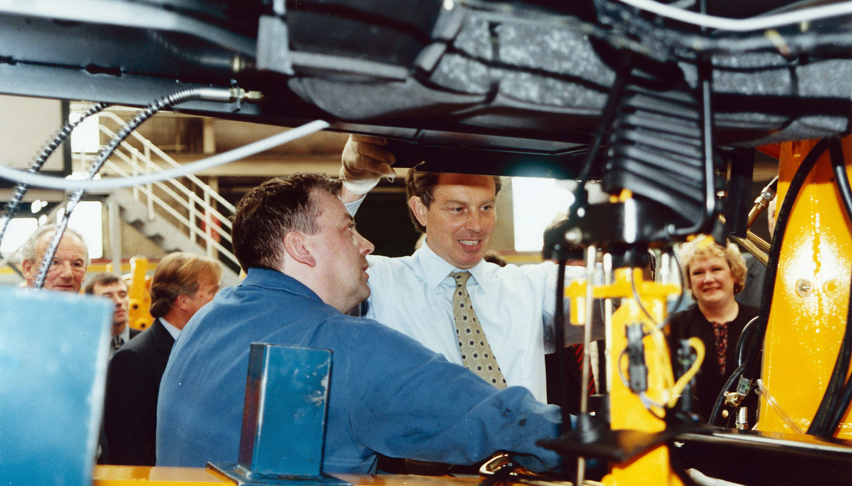 1996. El futuro Primer Ministro laborista Tony Blair hizo una visita en 1996 y ayud a montar una 4CX
