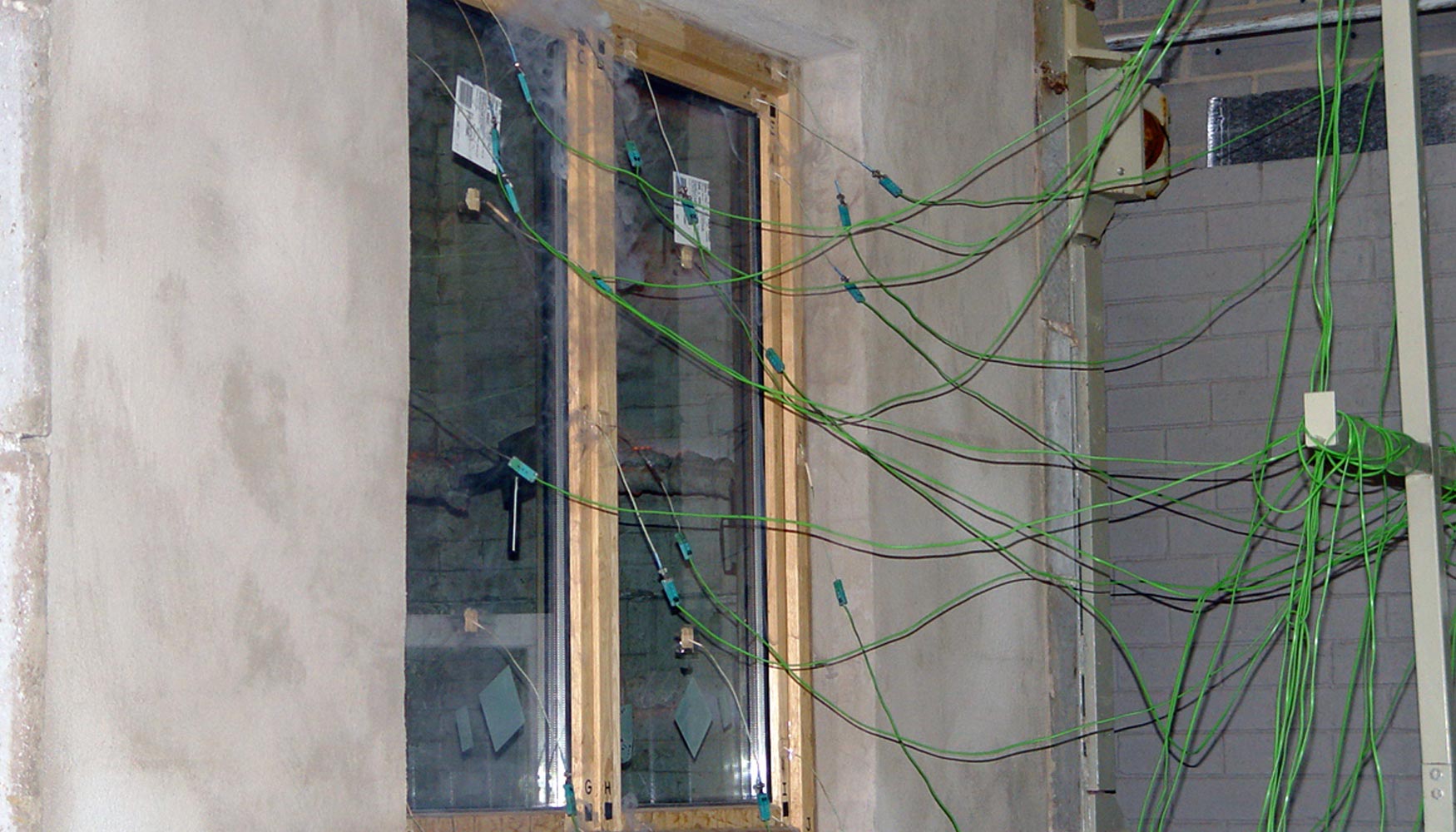 Ensayo de resistencia al fuego realizado con una ventana de madera en Ensatec