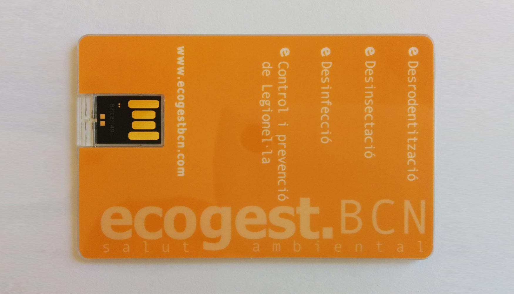 Eco-tarjeta USB de Ecogest.Bcn con la documentacin de sus servicios