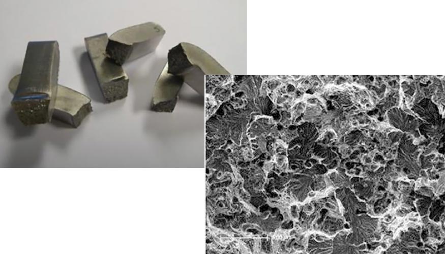 Figura 3. Fotografa de las probetas tras el ensayo Charpy (izquierda) y superficie de fractura de la muestra Fe-0,16 %B-0,3 %C (derecha)...