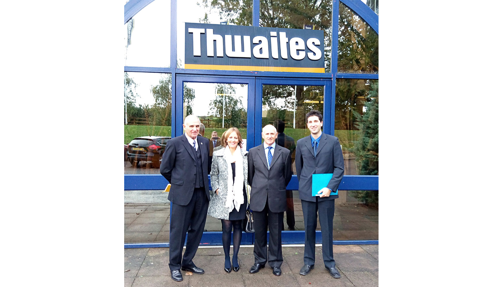 Visita a la fbrica de Thwaites en el Reino Unido. En la foto, los socios y fundadores de Ubaristi, Juan Bta...