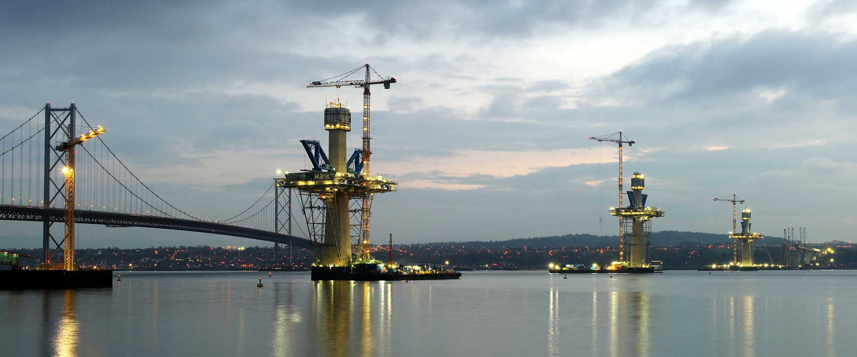 Obras de construccin del nuevo puente Queensferry Crossing en Escocia