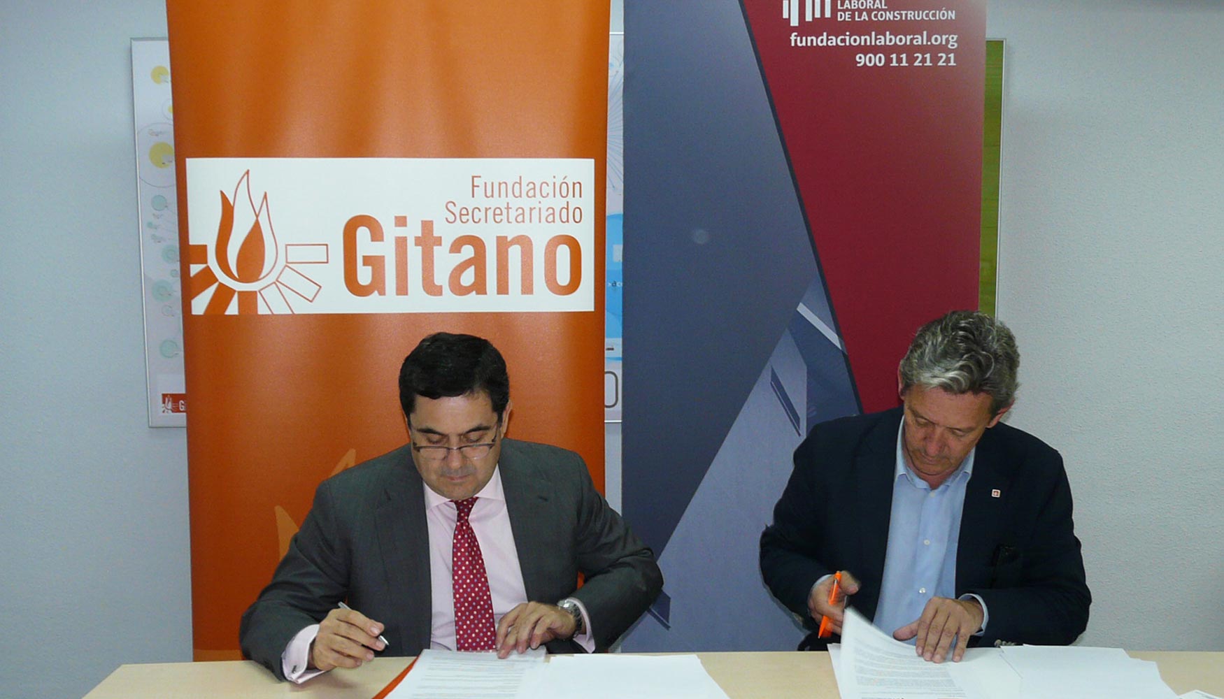 Firma del acuerdo entre la Fundacin Laboral de la Construccin y la Fundacin Secretariado Gitano (FSG)