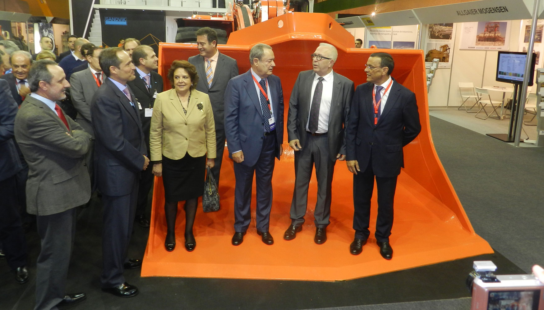 Visita de las autoridades al stand de Sandvik durante la inauguracin de MMH