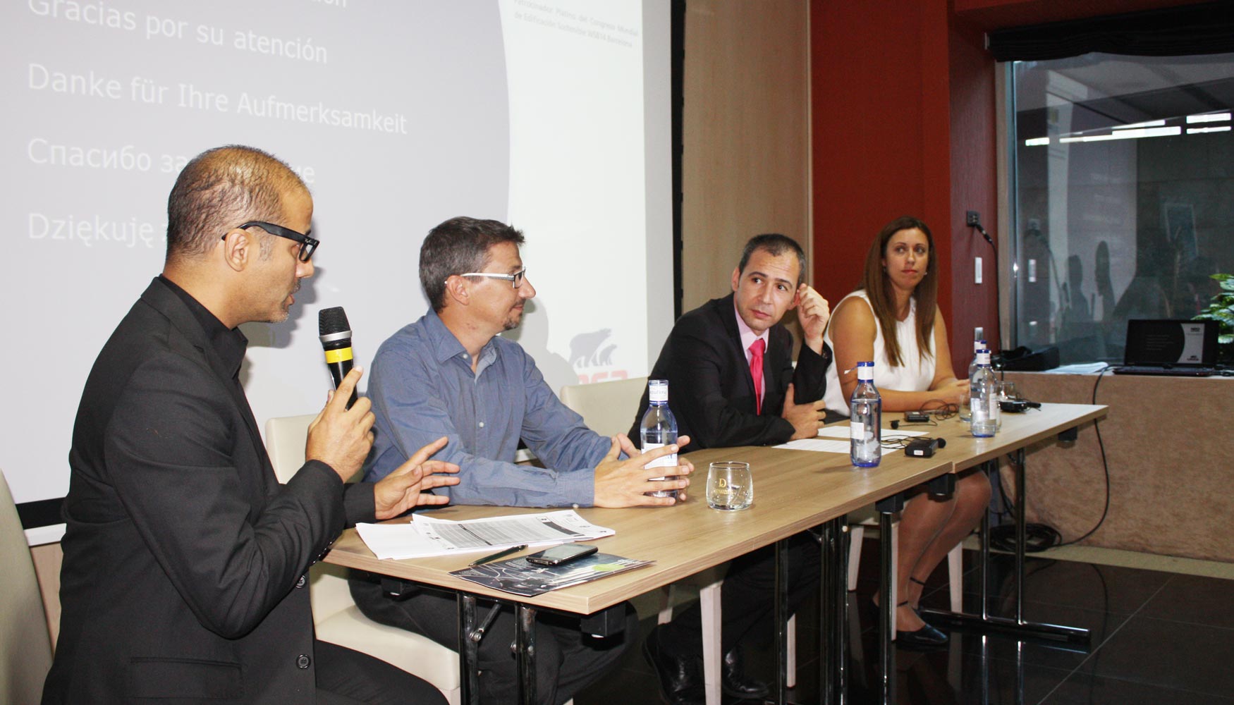 La jornada cont� con destacados expertos del sector