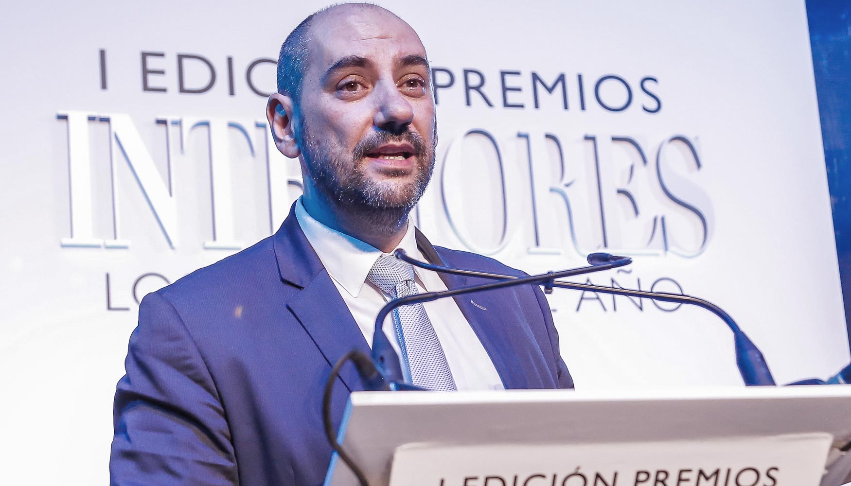 Javier Bermejo, director de marketing de Kmmerling, recibe el premio al Mejor Cerramiento del Ao
