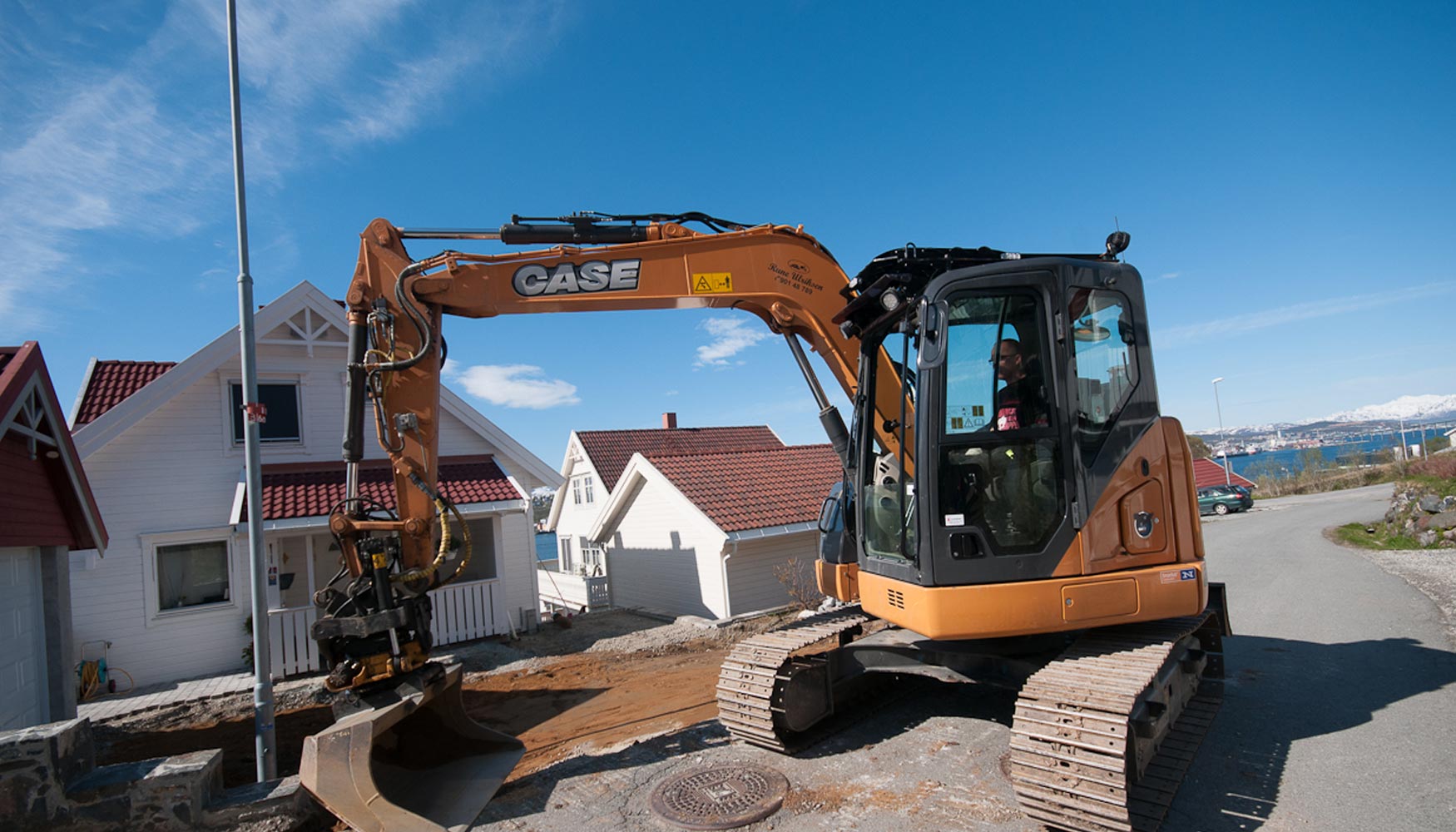 Una midi excavadora de CASE durante las obras de construccin en la ciudad de Troms
