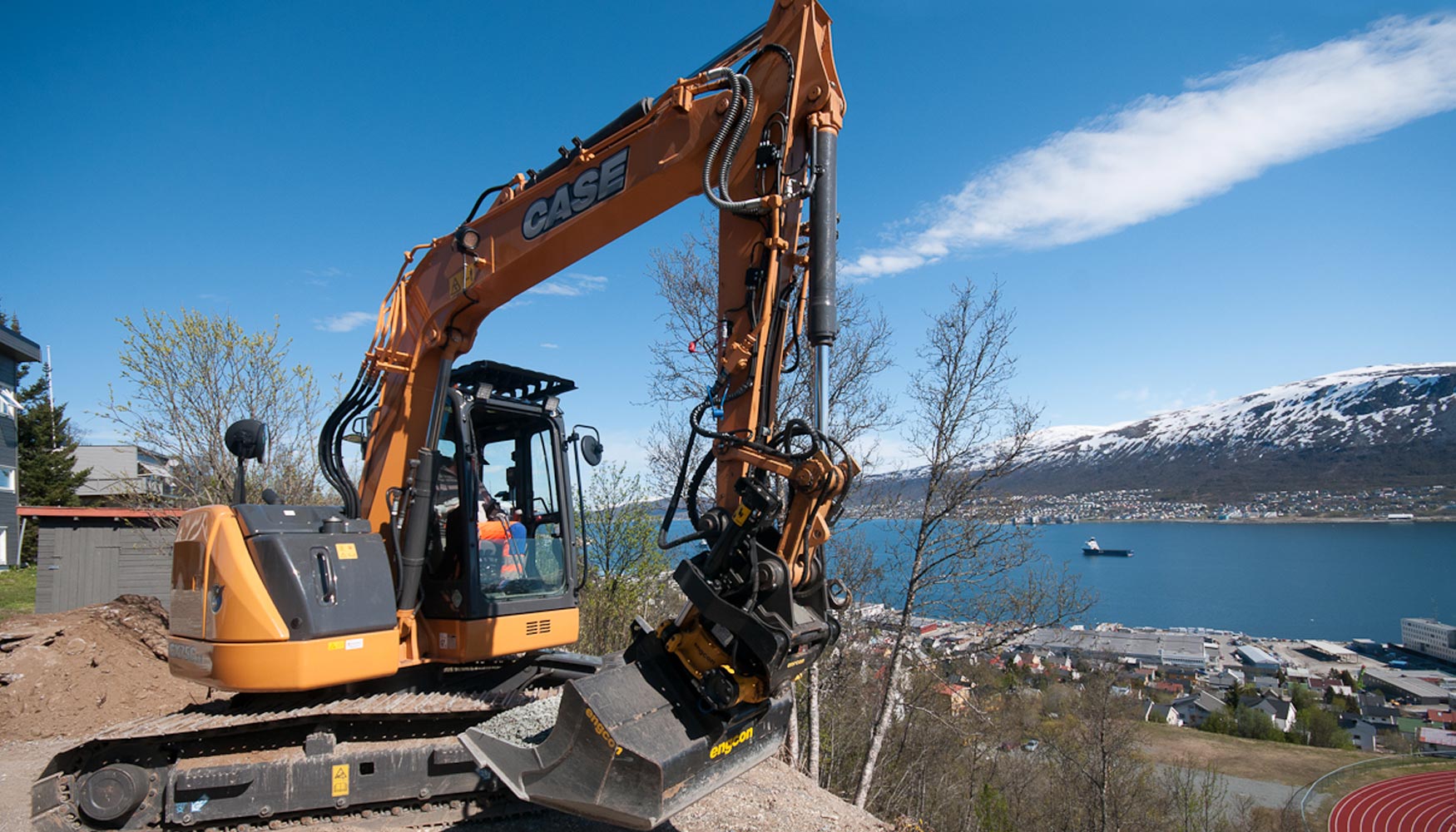 Una excavadora CX75C SR de cadenas en funcionamiento en la zona de Troms