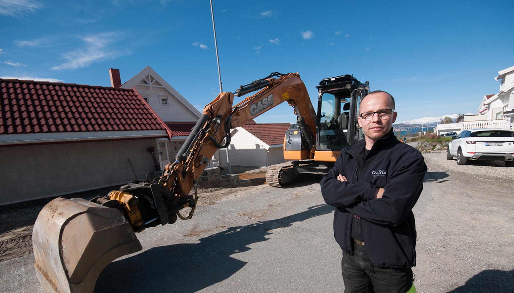 Rune Ulriksen, un joven empresario del sector de la construccin con su excavadora CASE
