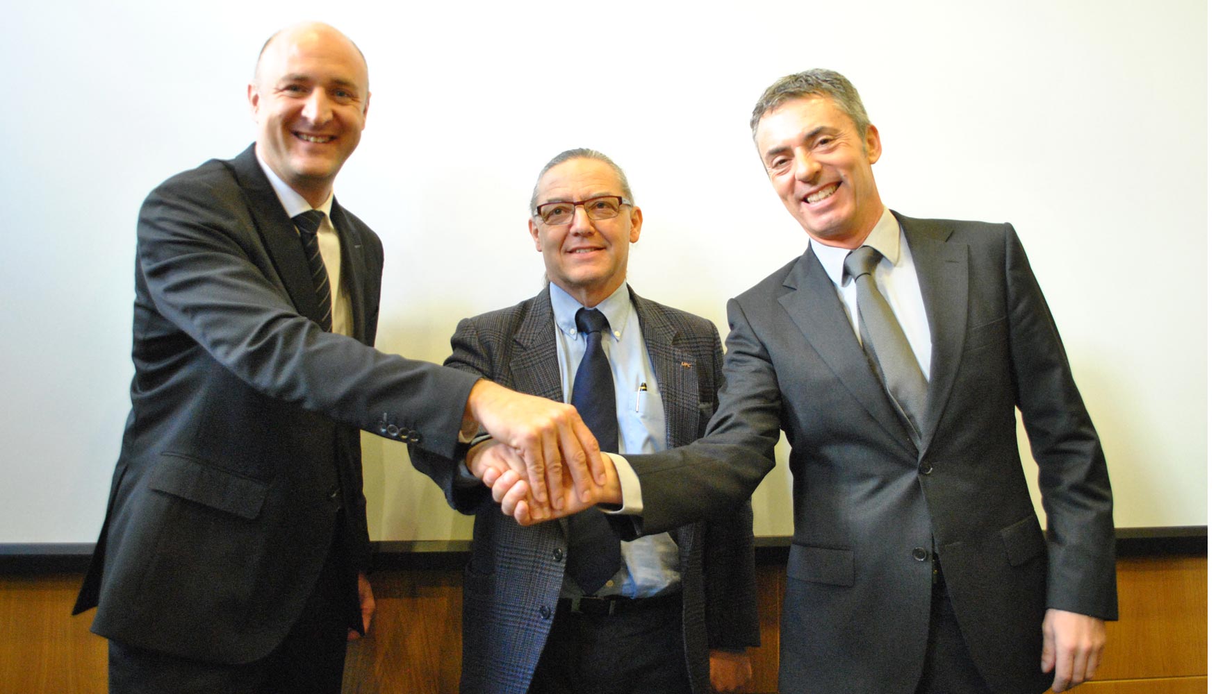 De izquierda a derecha, Xavier Segura, director general de Festo; Enric Fossas, rector de la UPC, y Xavier Caavate, director de la EET...