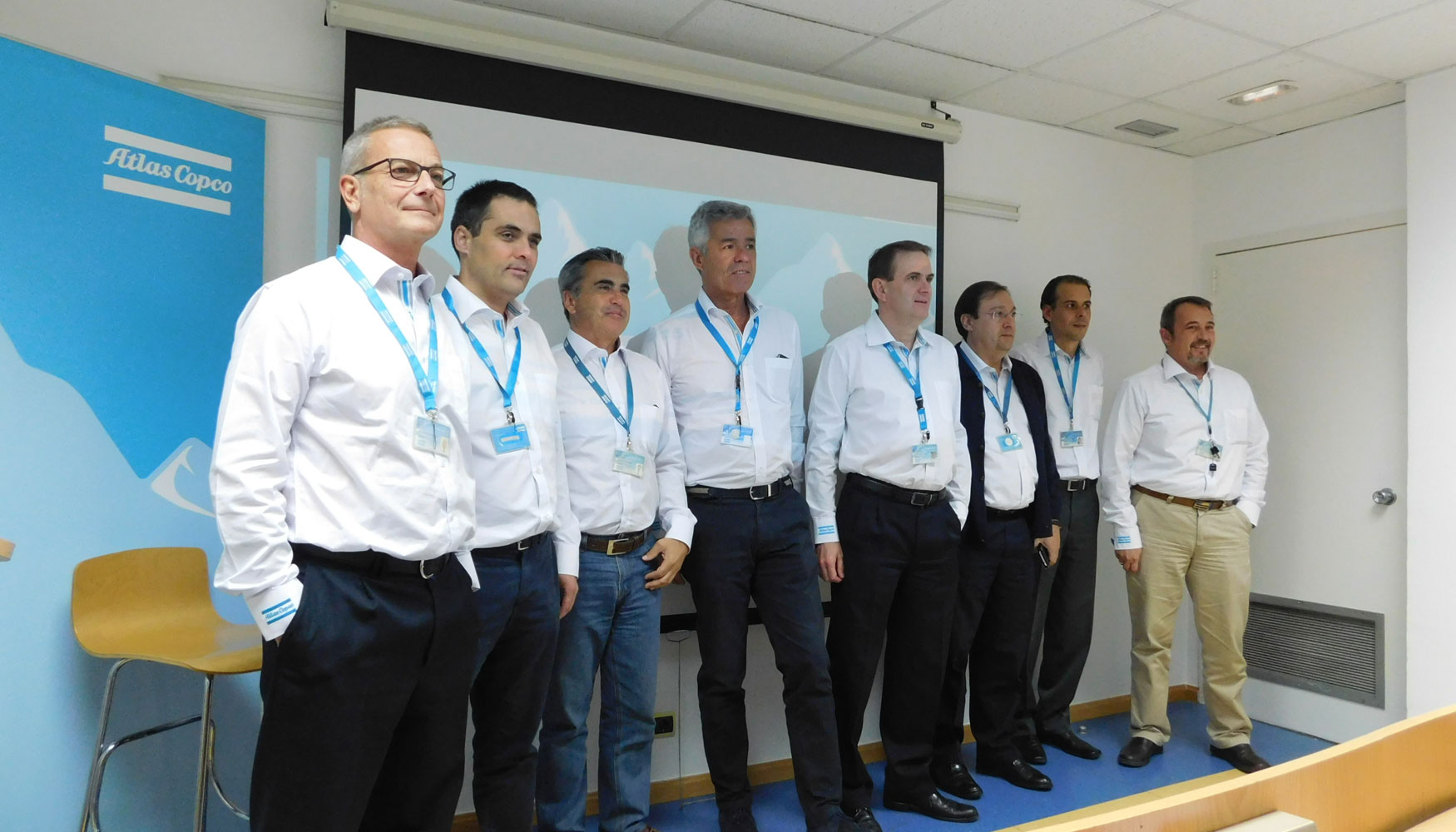 Foto de grupo con todos los participantes en el Press Day 2015 de Atlas Copco SAE