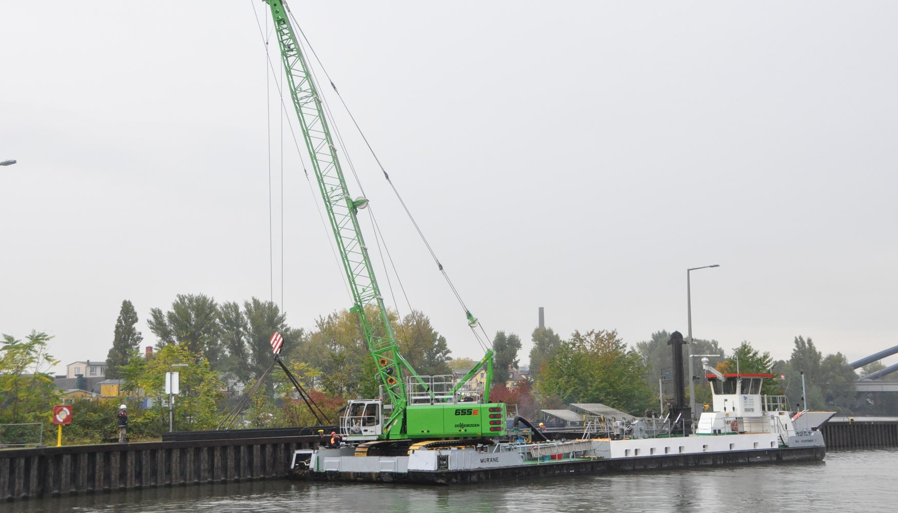 La Sennebogen 655 HD es la herramienta adecuada para realizar el mantenimiento de la via fluvial