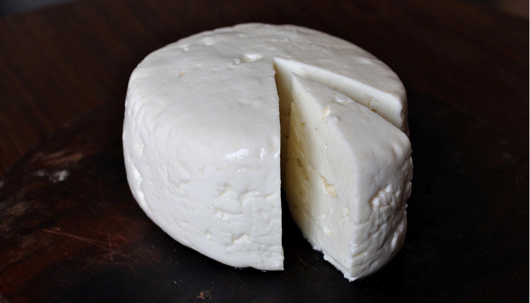 En el queso se puede encontrar presencia de algunos subproductos derivados del empleo de desinfectantes