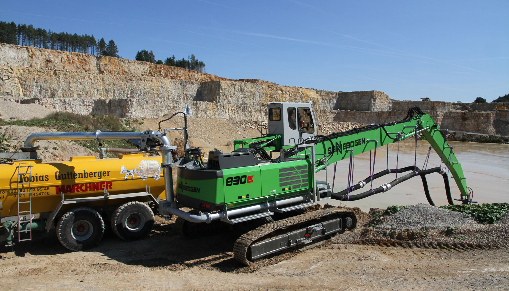 La excavadora de orugas Sennebogen 830 ha sido suministrada por el socio distribuidor IBS Baumaschinen Service GmbH