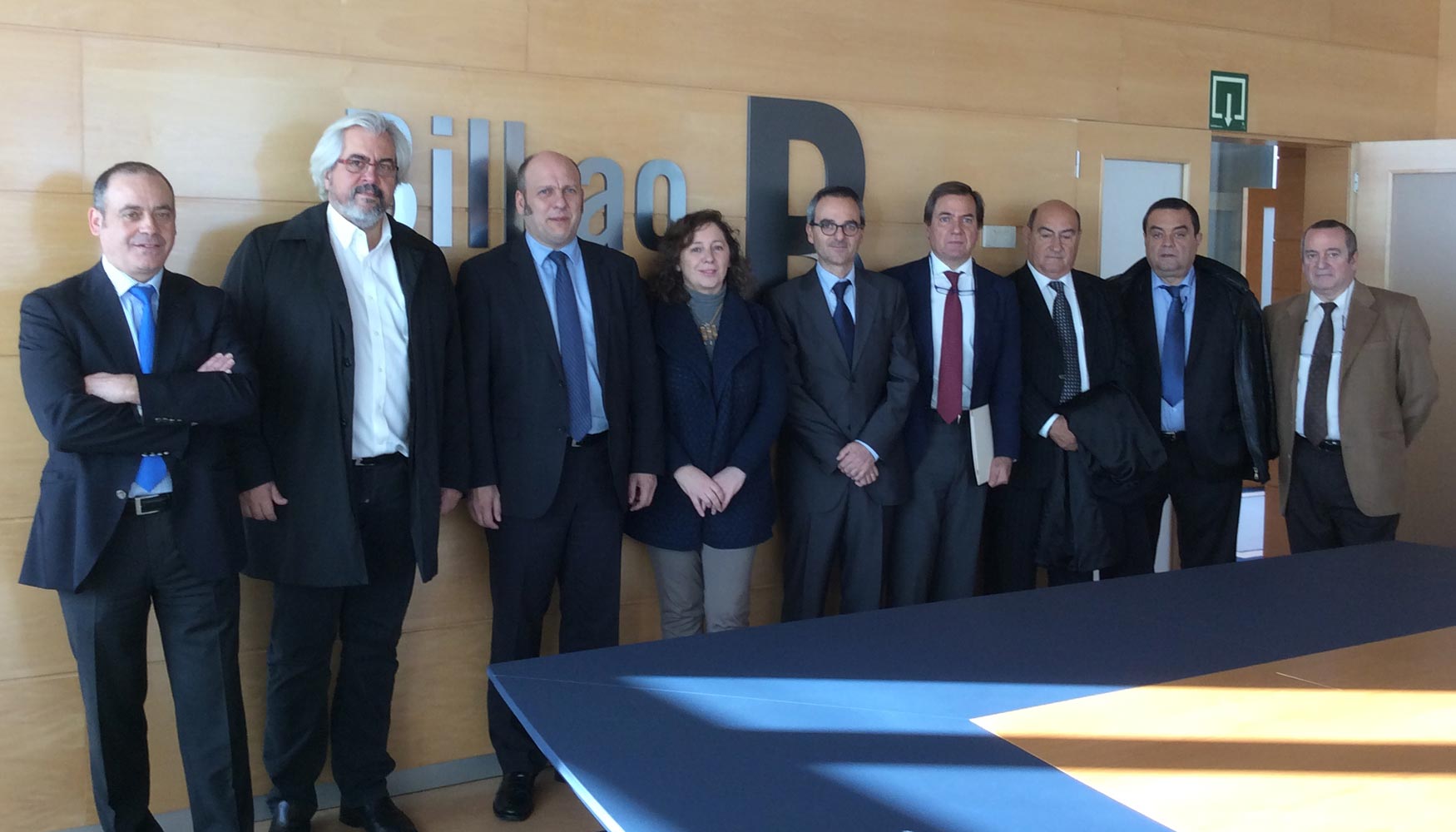 Los firmantes del acuerdo para la instalacin en Tudela de un centro de gestin y transporte de mercancas vinculado al Puerto de Bilbao...