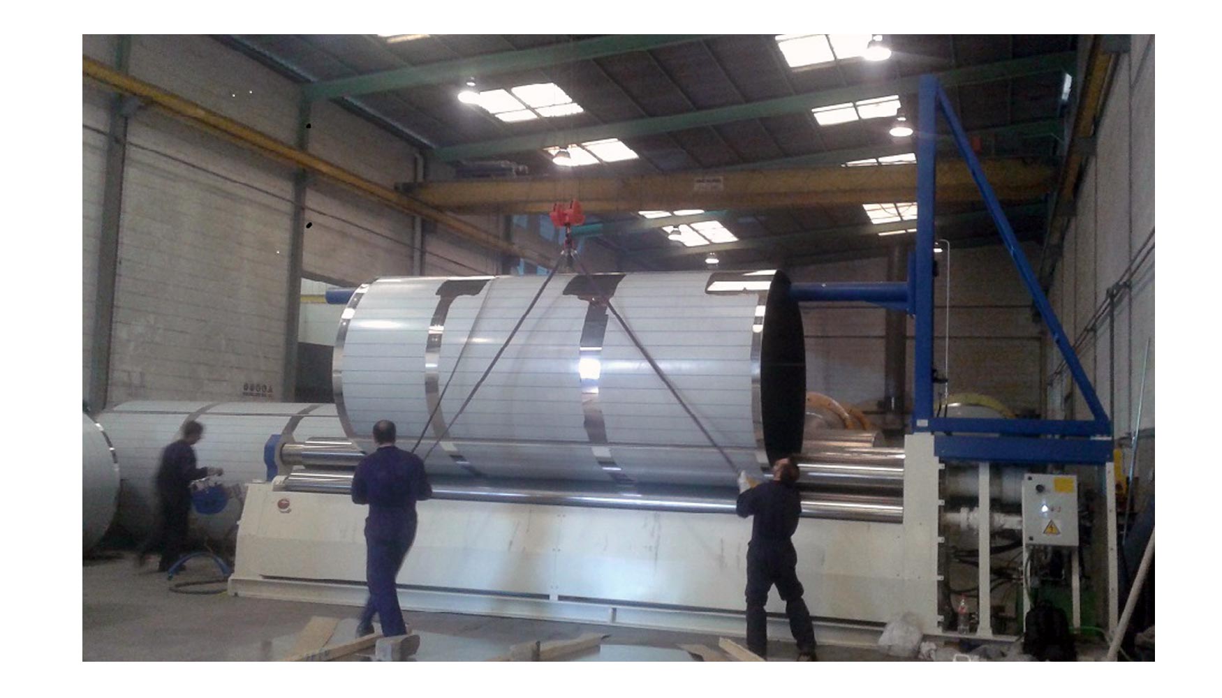 Lumusa ha entregado un cilindro de 6 metros de longitud a un importante fabricante de cisternas de la provincia de Cantabria...