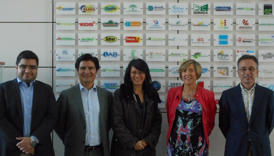 Representantes de FIA junto a Presidente y Directora del Centro Tecnolgico