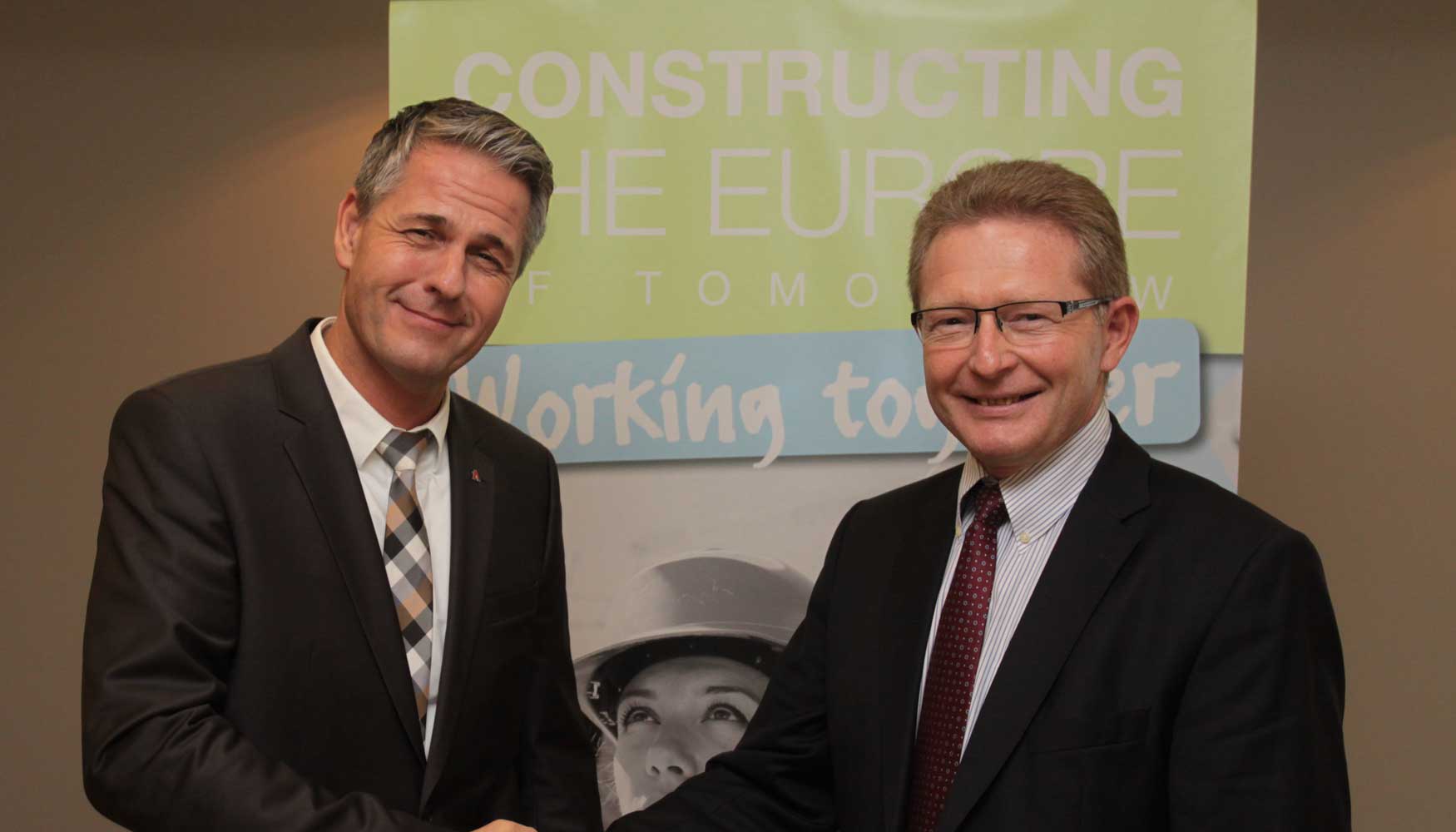 Bernd Holz (izquierda) sustituye a Eric Lepine en la Presidencia de CECE