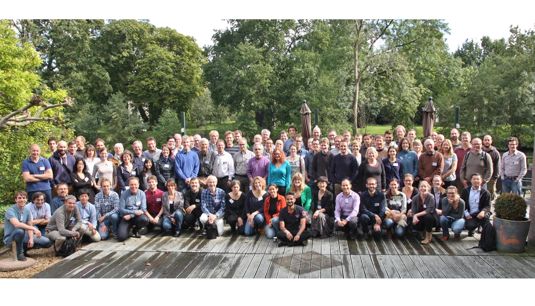  Foto de grupo de los participantes en la conferencia