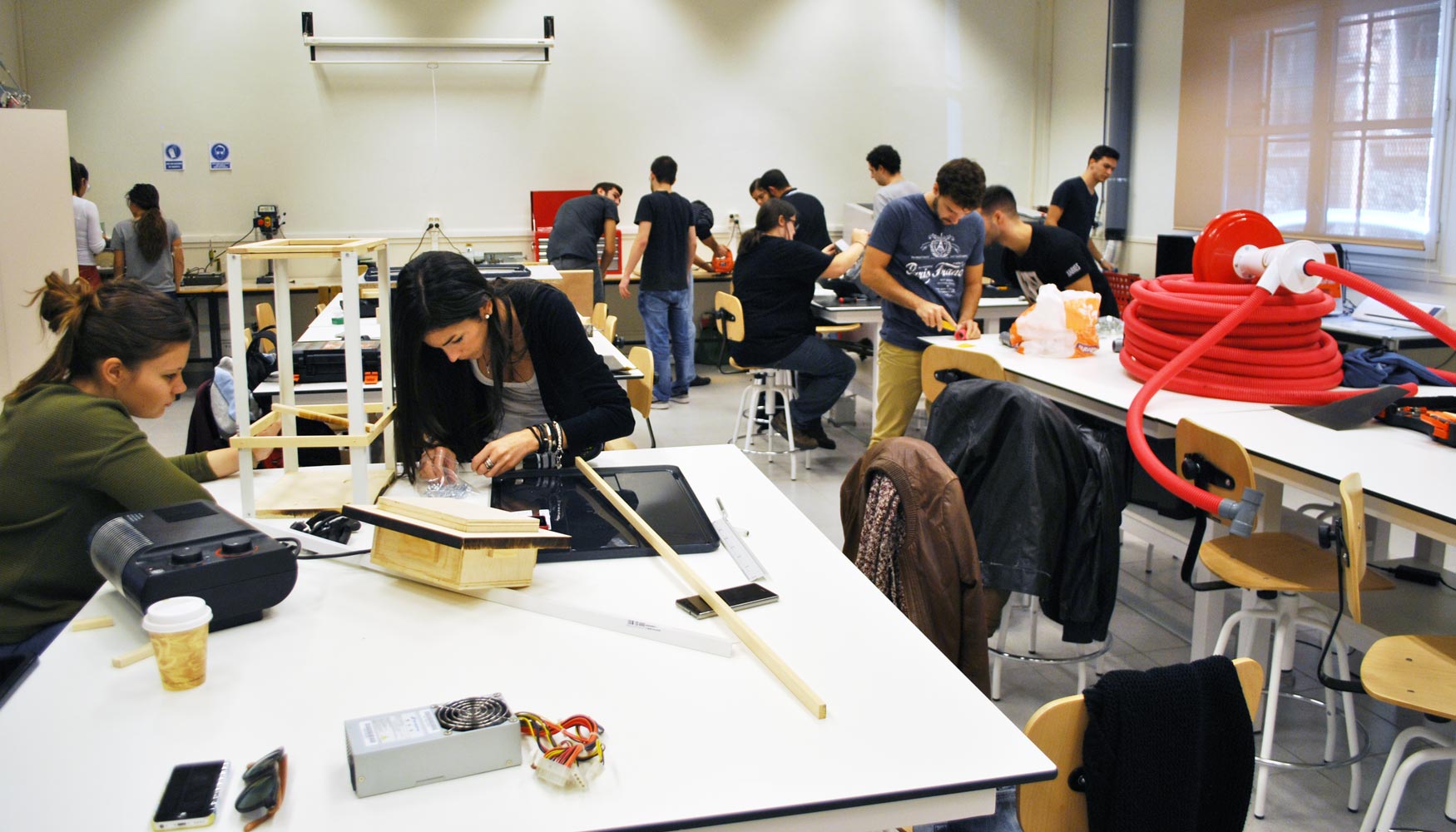 La Eseiaat Y Fablab Terrassa Crean Un Nuevo Laboratorio De