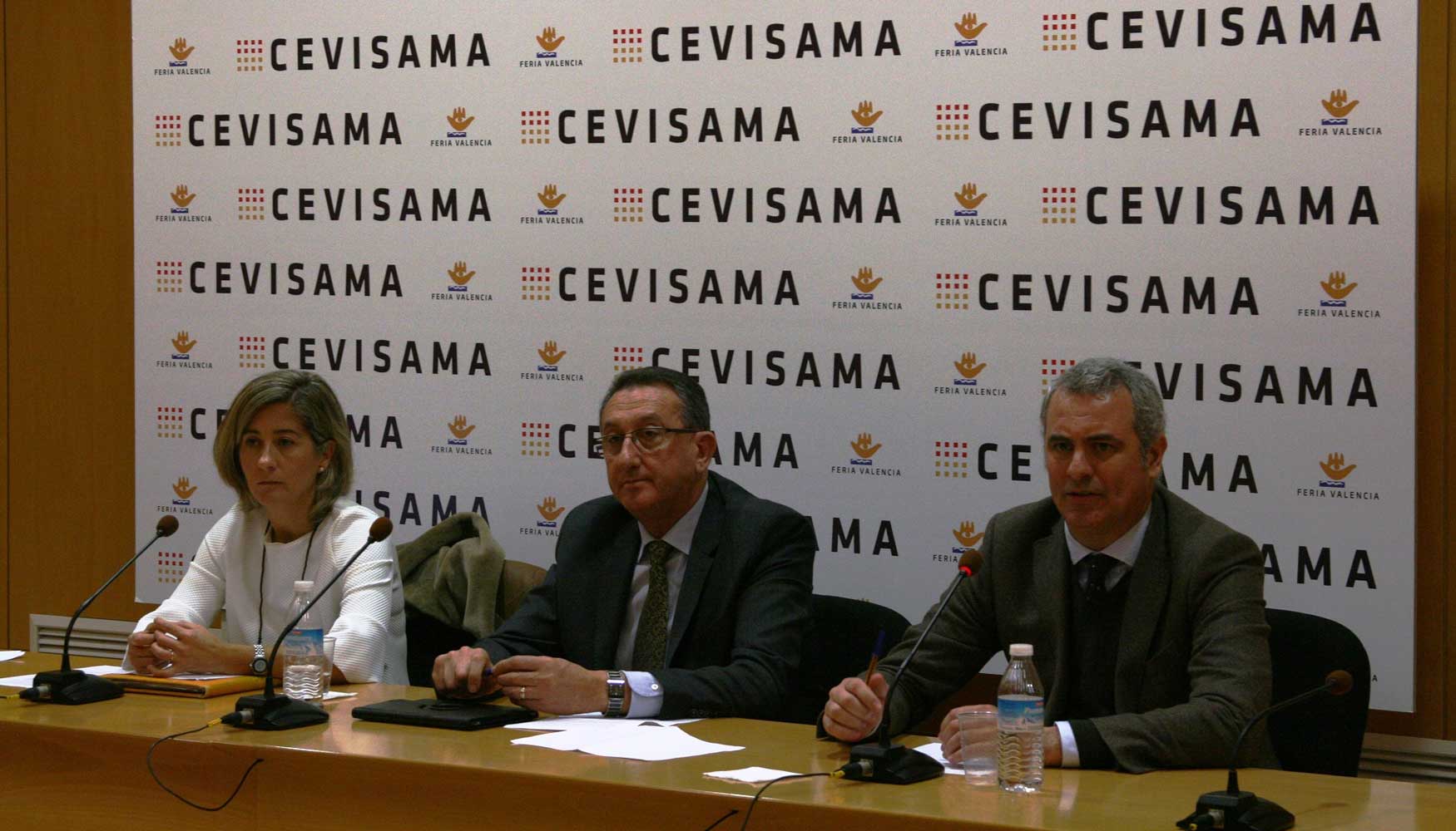 Presentacin de Cevisama 2016. De izquierda a derecha: Carmen lvarez, Manuel Rubert y Jorge Fombellida