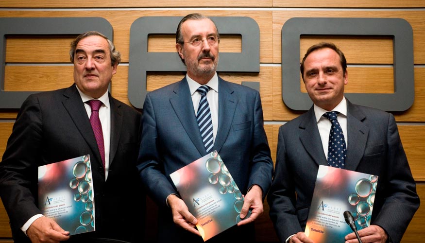 Presidente de CEOE, Juan Rosell; presidente de Aspel; Juan Dez de los Ros, y socio de Deloitte, Ignacio Ramrez Vera