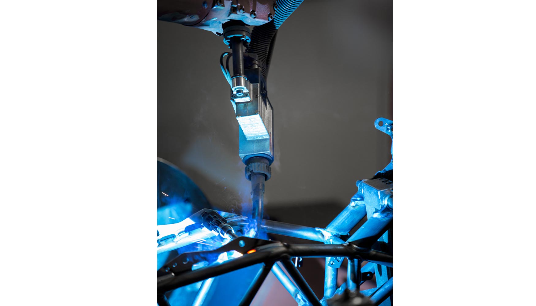 El 98% del cordn de soldadura del bastidor de una moto es soldado por robots. Fotos: Fronius International GmbH